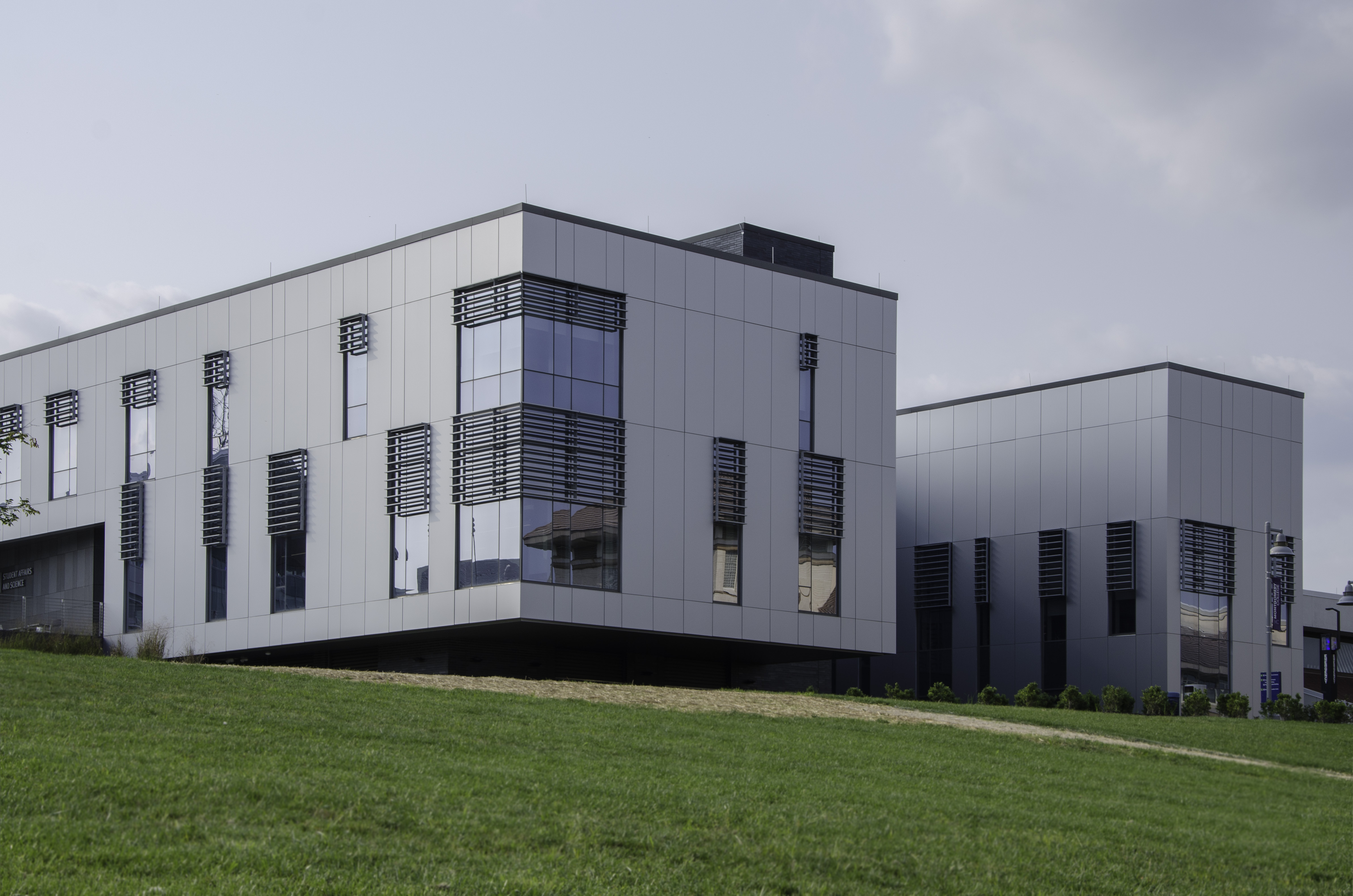 Montgomery College Student Affairs and Science Building 